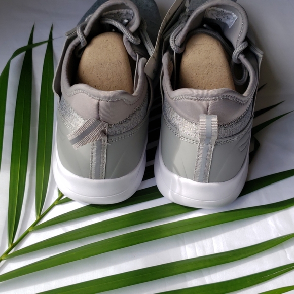 Women's Drive 4 Spacedye Heathered Sneakers - Picture 4 of 5